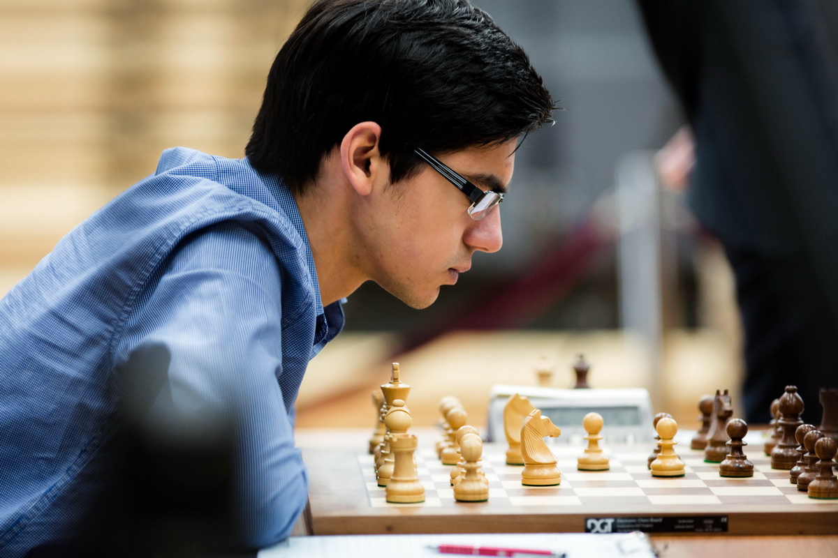 Lu, Shanglei is leading after 10 rounds of the Chinese Chess