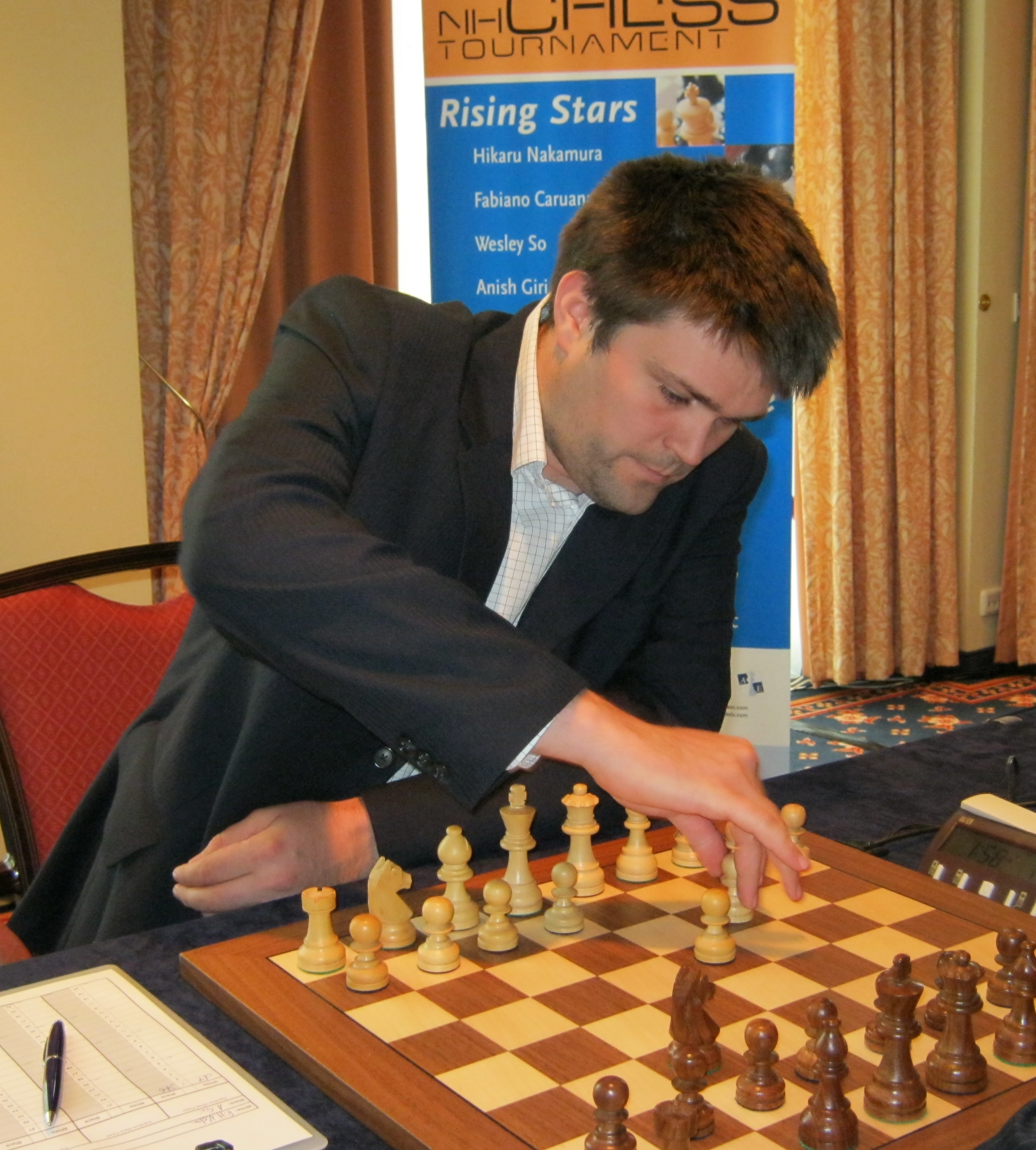 File:Carlsen Anand 2007 Dortmund.jpeg - Wikimedia Commons